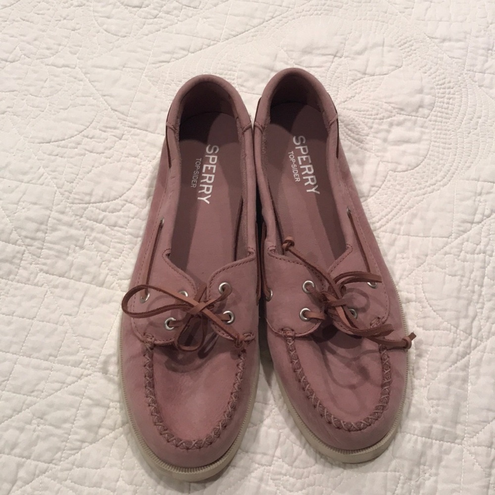 Sperry suede boat shoe